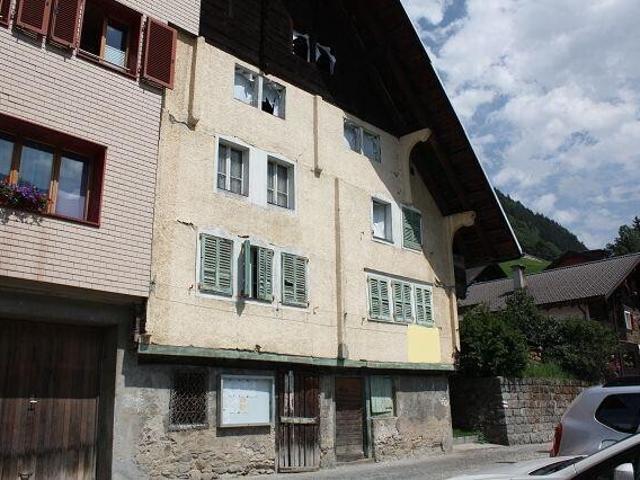 grosses Dorfhaus zum Ausbauen