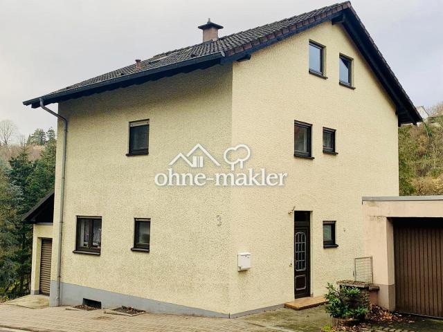 Großes Ein bis Zweifamilienhaus mit Balkon, Terrasse und Garage