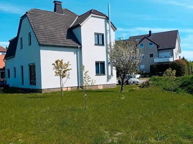 Großes Ein bis Zweifamilienhaus mit großem Grundstück
