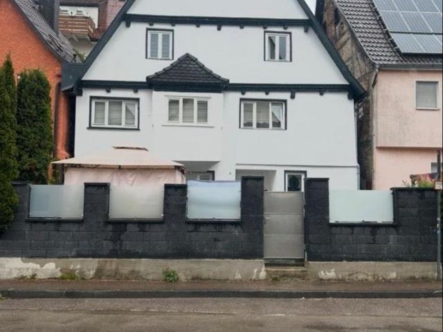 Großes Einfamilienhaus