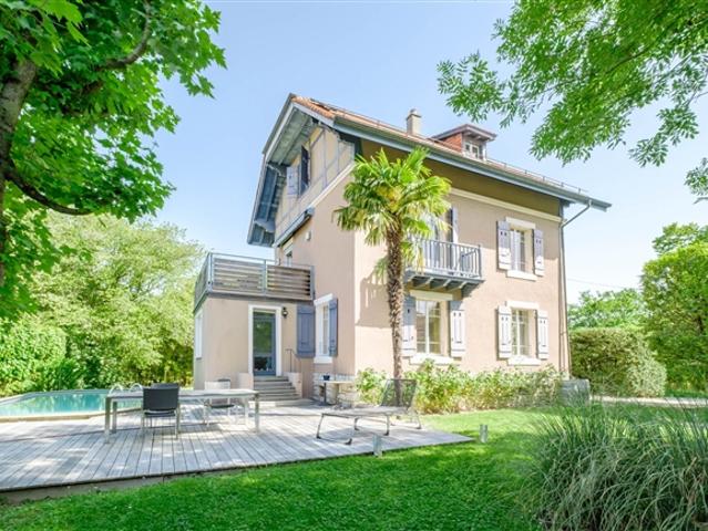 Großes Einfamilienhaus