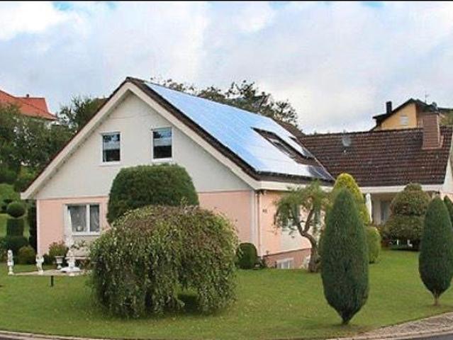 Großes Einfamilienhaus Haus mit großem Garten in ruhiger Lage