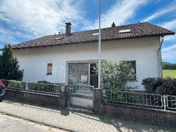 Großes Einfamilienhaus in Altenbuch mit bestem Rundumblick