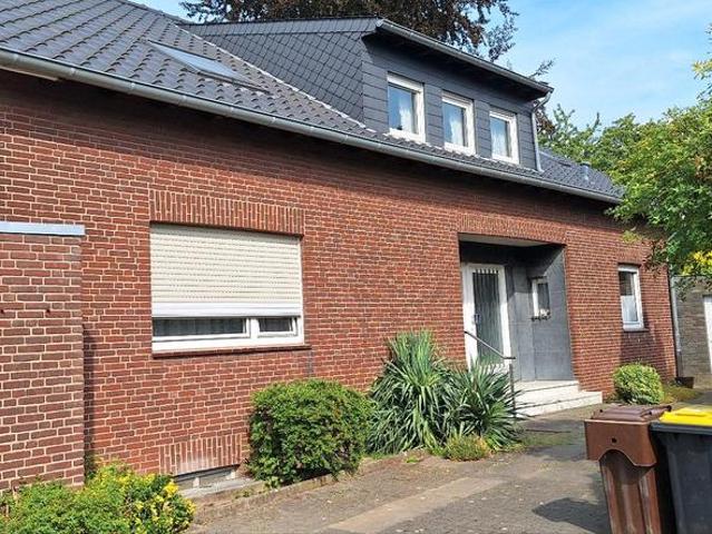 grosses Einfamilienhaus in Krefeld Fischeln von privat
