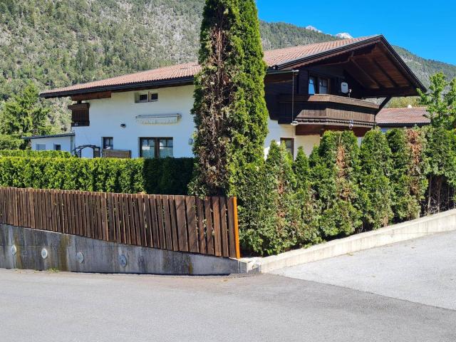 großes Einfamilienhaus in Stams