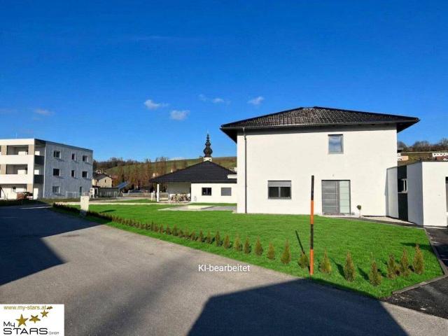 großes Einfamilienhaus mit 5 Zimmer, 130 m², Garten, Pool, Garage u.v.m
