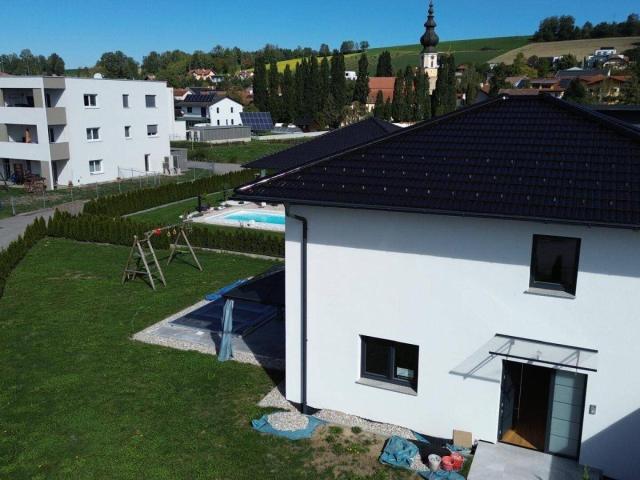 großes Einfamilienhaus mit 5 Zimmer, 130 m², Garten, Pool, Garage u.v.m