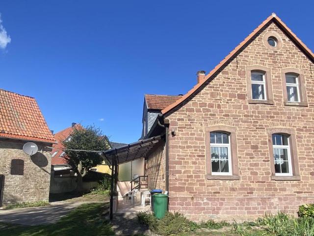 Großes Einfamilienhaus mit ca. 218 qm Wohnfläche, Treppenlift und Scheune in ruhiger Lage