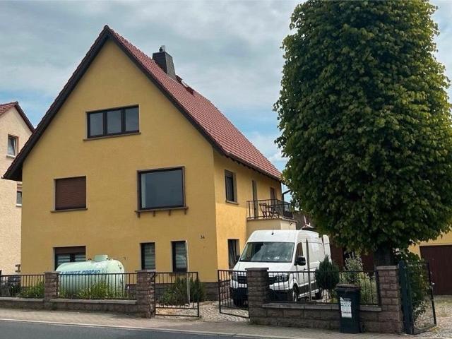 Großes Einfamilienhaus mit Garage, Garten, neu renoviert