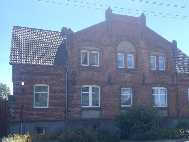 Großes Einfamilienhaus mit großem Garten, Einliegerwohnung, Pool & Garage