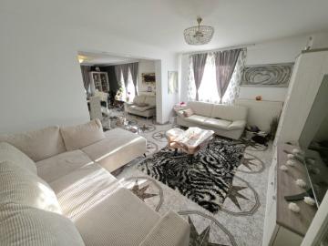 Großes Einfamilienhaus mit sonnigem Garten!