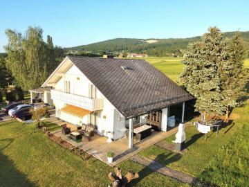 Großes Einfamilienhaus mit sonnigem Garten!