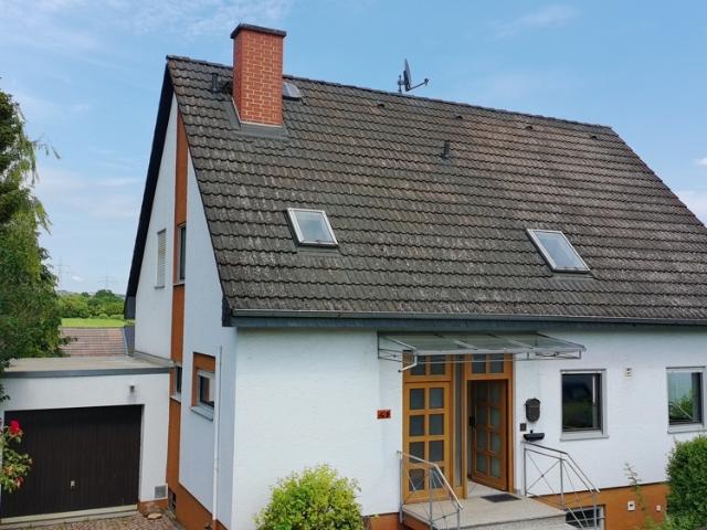 Großes Einfamilienhaus mit schönem Garten und Garage in begehrter Wohnlage