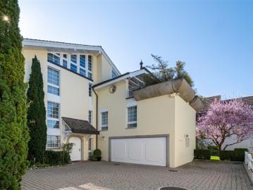 Grosses Einfamilienhaus mit Pool, Weitsicht und Privatsphäre