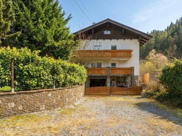 Großes Einfamilienhaus mit Pool im Gartenparadies