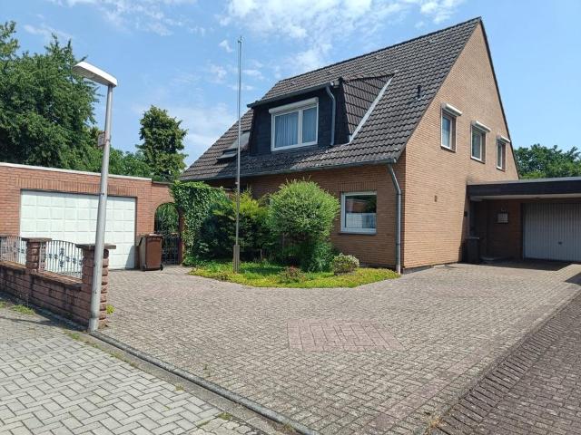 Großes Einfamilienhaus mit Wintergarten und Partykeller