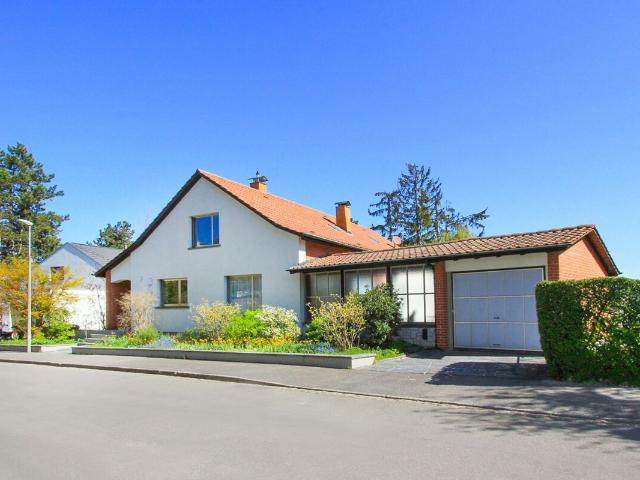 Grosses Einfamilienhaus mit wunderbarem Garten und Privatsphäre