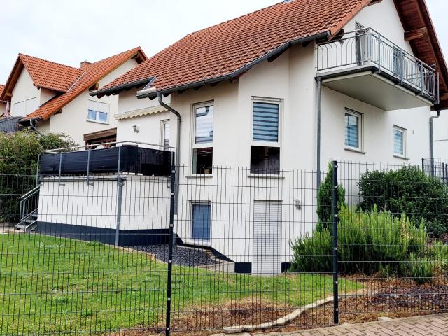 Großes Einfamilienhaus mit Terrassen und Garten möbliert, teil oder unmöbliert möglich