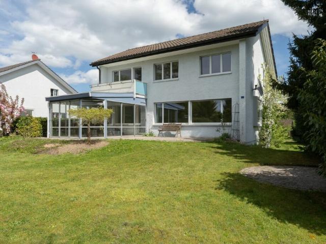Grosses Einfamilienhaus mit Umschwung