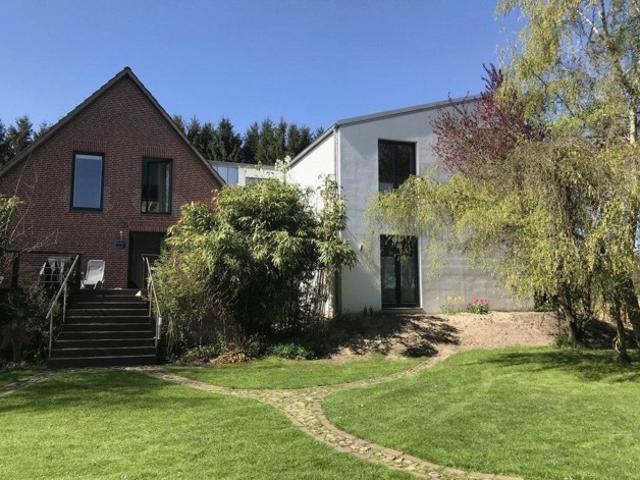 Großes Familienhaus mit Grundstück