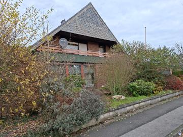 Großes Freistehendes Einfamilienhaus mit Nebenräumen