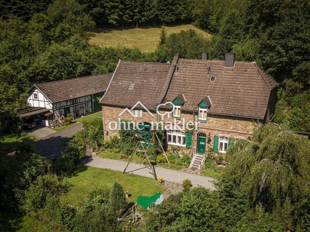 Großes freistehendes Haus mit großem Grundstück in Alleinlage – Eifel
