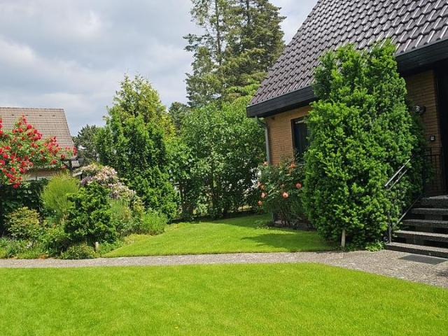 Großes freistehendes Zweifamilienhaus 245 qm Wohnfläche 9 Zimmer