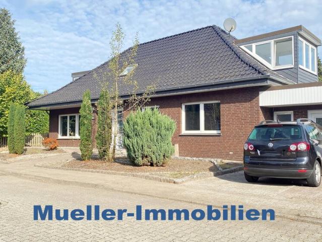 Großes freistehendes Zweifamilienhaus, dass auch als Einfamilienhaus genutzt werden kann