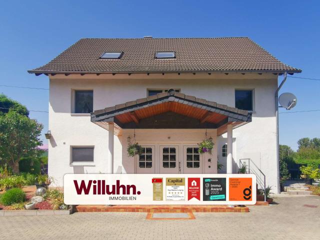 Großes Grundstück | 2 Terrassen | 2 Küchen | 2 Bäder | Gäste WC | Garagen+Stellplätze