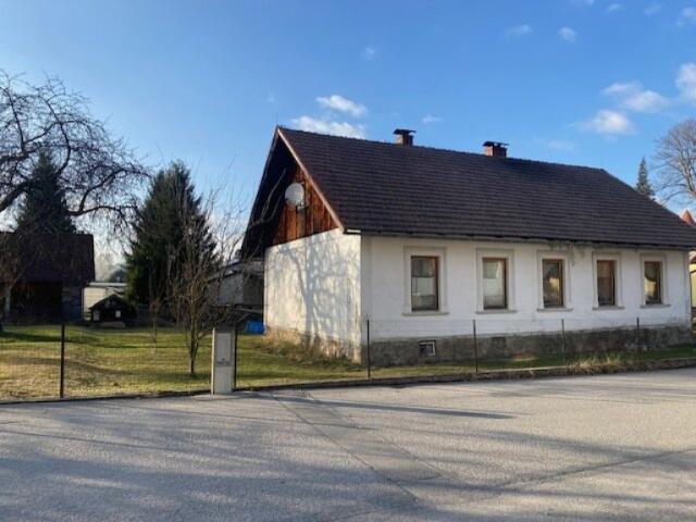 Großes Grundstück mit altem Einfamilienhaus
