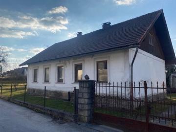 Großes Grundstück mit altem Einfamilienhaus