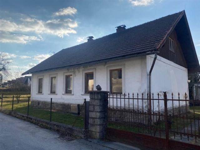 Großes Grundstück mit altem Einfamilienhaus