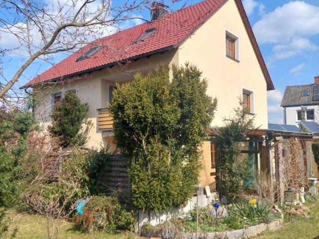 Großes Haus in Roth mit traumhaften Garten und Doppelgarage