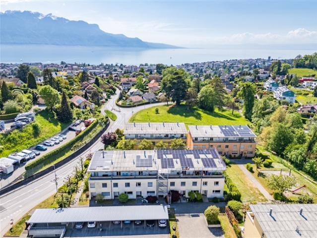 Großes Haus mit Blick auf den Genfersee