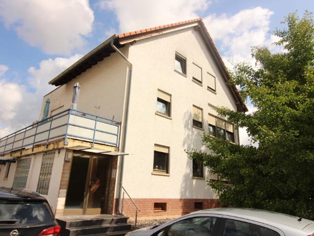 Großes Haus mit großem Grundstück und ruhiger Wohnlage
