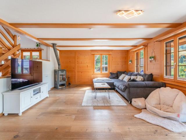 Grosses Haus | renoviert | viel Garten | 3 Garagenboxen | Büro | Werkstatt | Partyraum | 66 m² Dachstock im Edelrohbau | Einlegerwohnung möglich