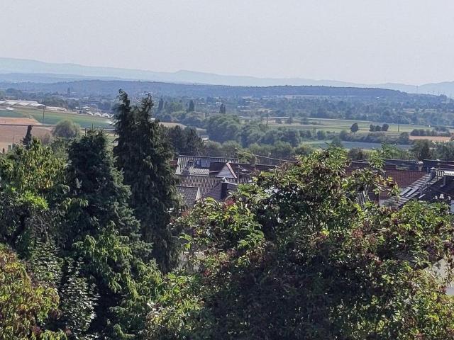 Großes Reihenhaus mit Weitblick und viel Potential