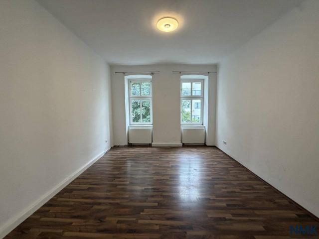 Großes Sanierungspotenzial & 9 m² Balkonoption | Charmante 2 Zimmer Altbauwohnung