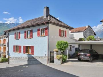 Grosses und gepflegtes Tessiner Haus mit bezauberndem Aussenbereich