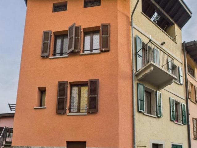 Grosses und helles 5 Zimmer Reihenhaus in Novaggio
