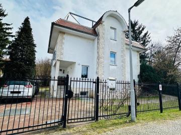 Großes, voll möbliertes Haus mit Garten zur Untermiete