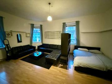 Großes WG Zimmer am Feuersee