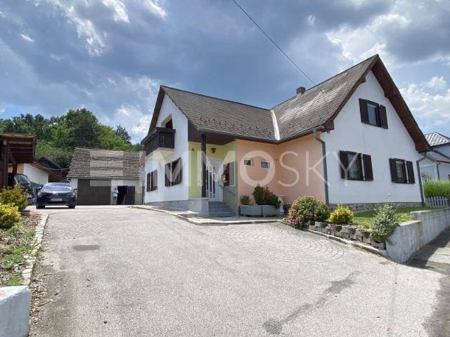 Großes Wohnhaus mit Nebengebäuden, 9500 m² Garten und Wald!