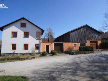 Großes Wohnhaus, großer Garten, große Maschinenhalle