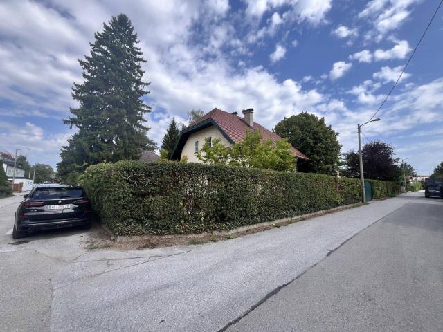 großes Wohnhaus, 6 Zimmer, Garten, 2 Bäder, Garage, uvm. für 18 Monate
