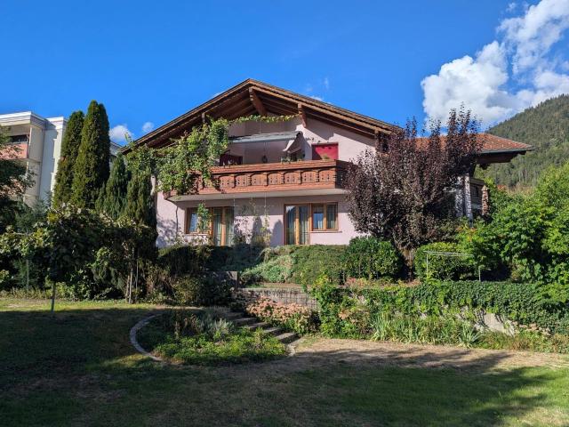 Großes Zweifamilienhaus in bester Lage