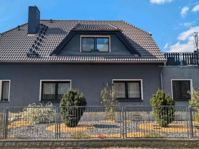 Großes Zweifamilienhaus zu verkaufen