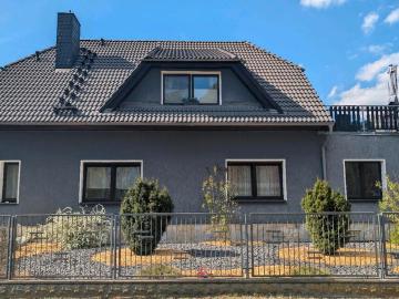 Großes Zweifamilienhaus zu verkaufen