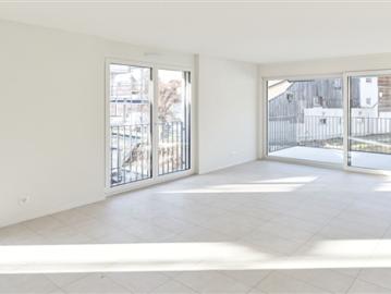 Grosses 3.5 Zimmer Durchgangswohnung, mit grossem Wohnzimmer und überdachtem Balkon