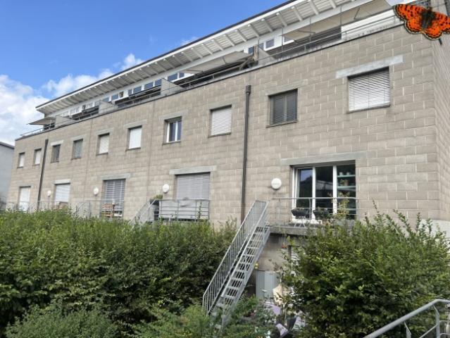 GROSSES 4½ ZIMMER HAUS AUF 150 M² – Terrasse auf Bodenniveau